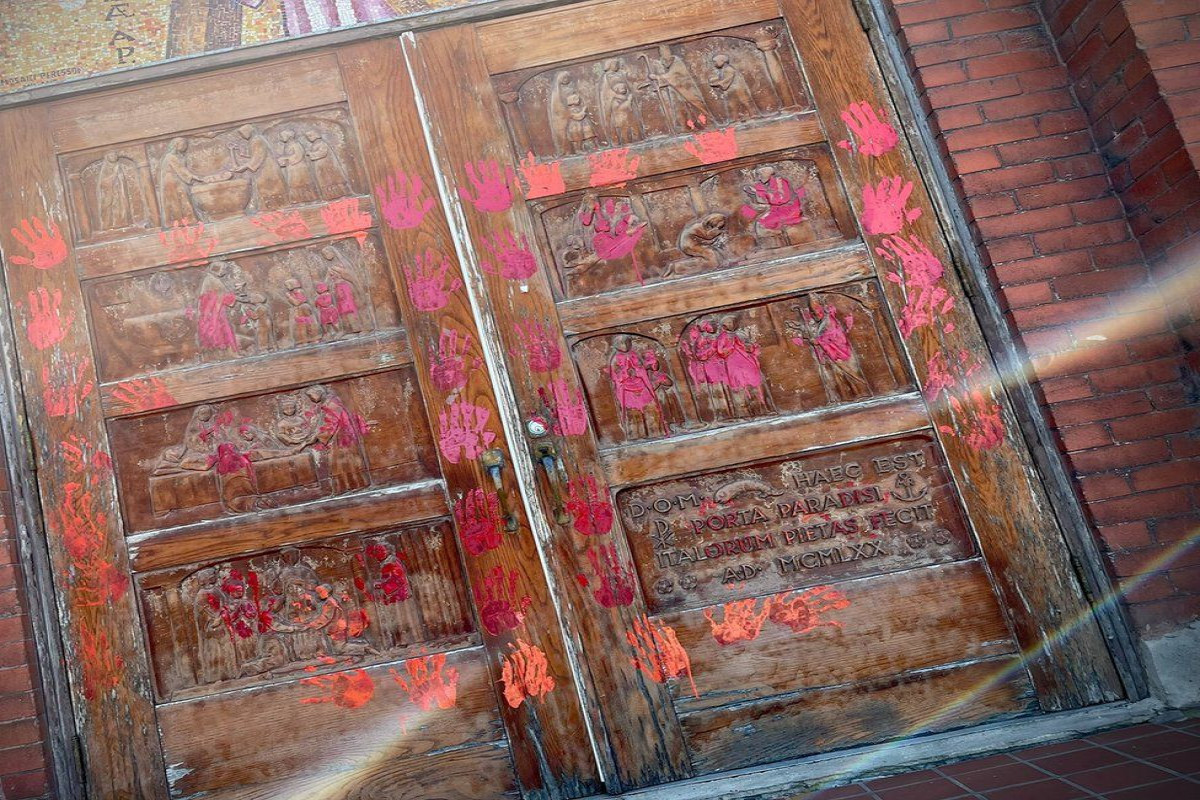 Ten churches vandalised in Alberta on Canada Day-VIDEO 