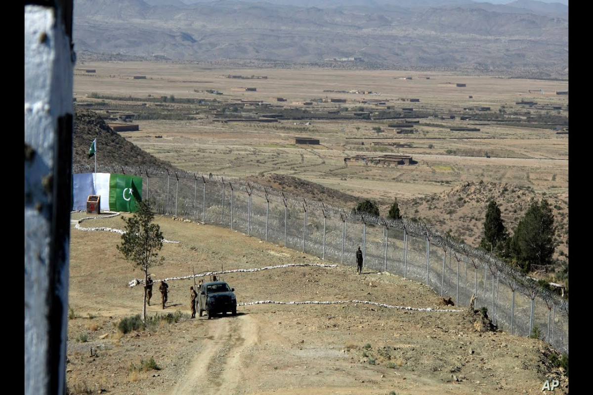 Militants kill three Pakistani soldiers near Afghan border