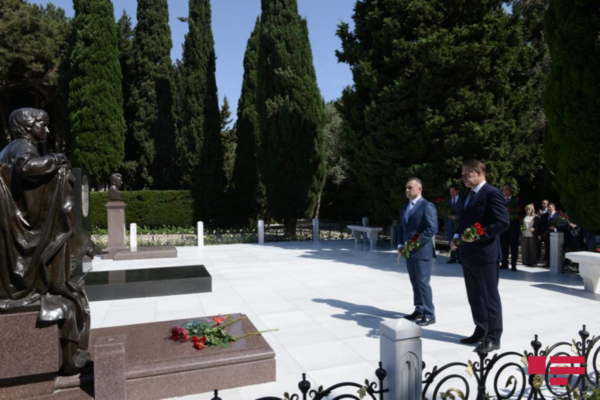 Russian Minister of Health visited grave of Heydar Aliyev and Alley of Martyrs-PHOTO 