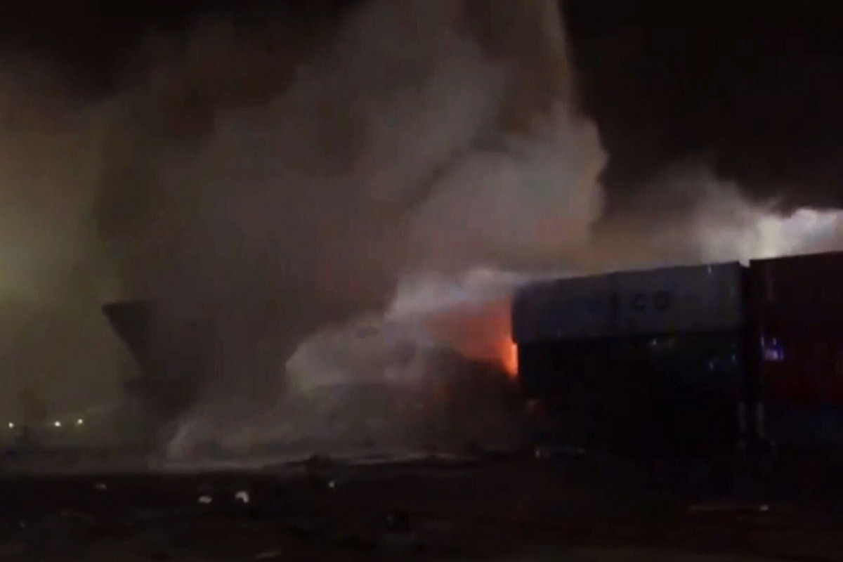 Fire breaks out on ship at Dubai port