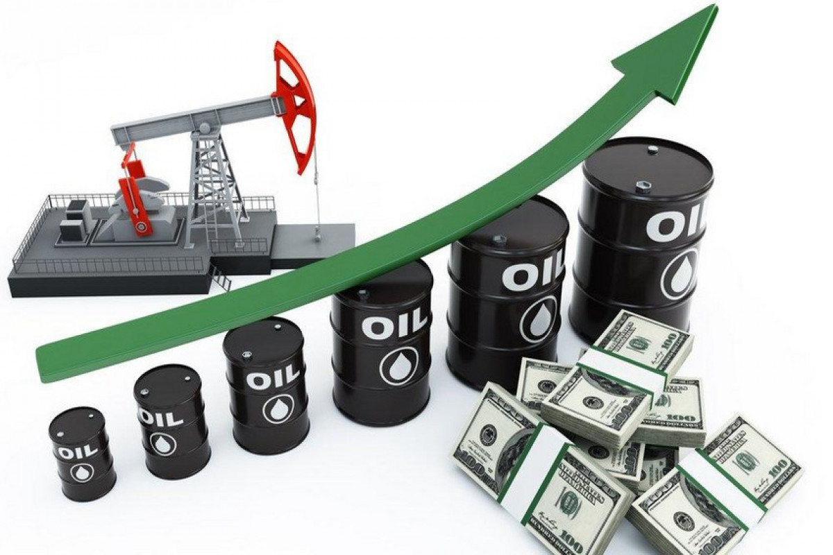 Azerbaijani oil price goes up about 3%
