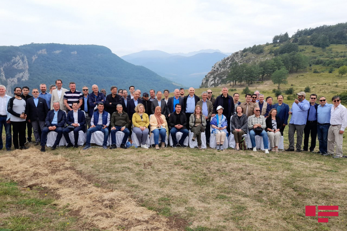 Representatives of diplomatic corps on Jidir plane, Shusha
