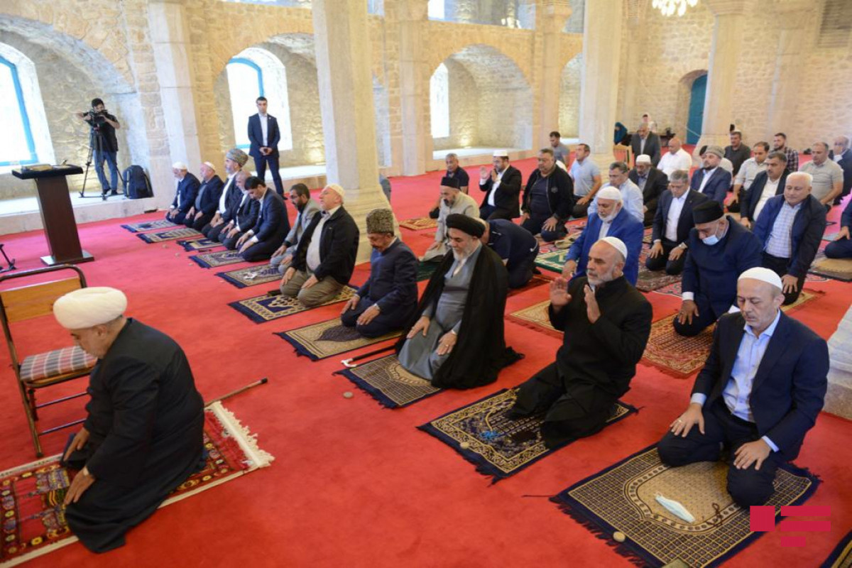 Clerics recited the Koran and offered Salat al-jama'ah at the Yukhari Govhar Agha Mosque-PHOTO 