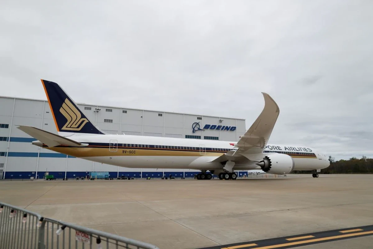 Boeing cuts 787 production as new structural problem discovered