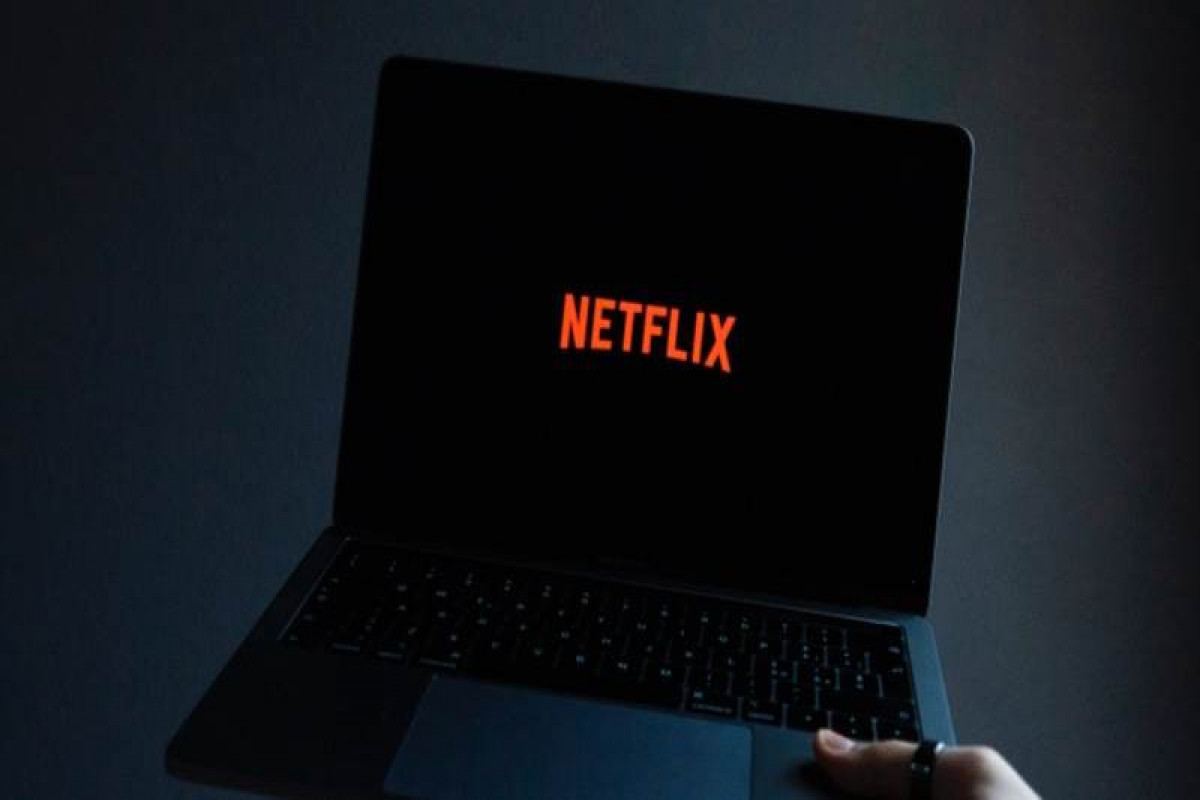Netflix, Universal extend licensing deal