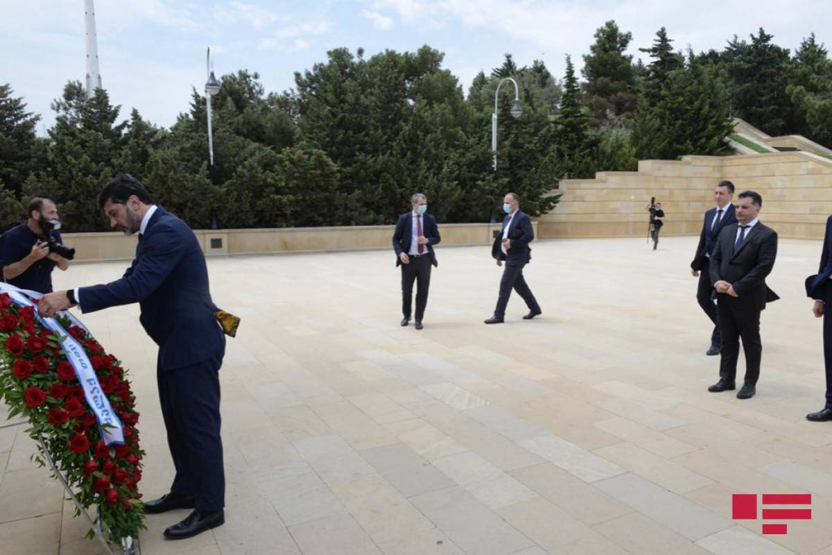 Kakha Kaladze visited the Alley of Honors and the Alley of Martyrs-PHOTO 