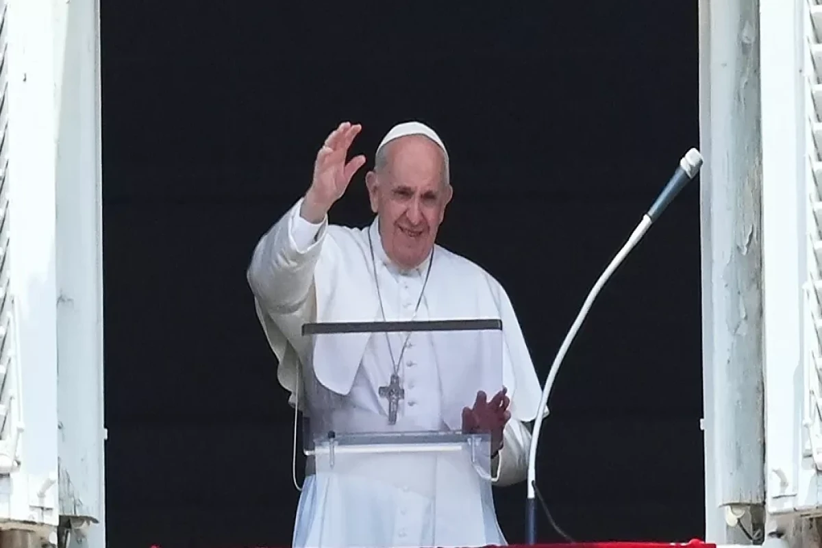 Pope Francis reportedly leaves hospital