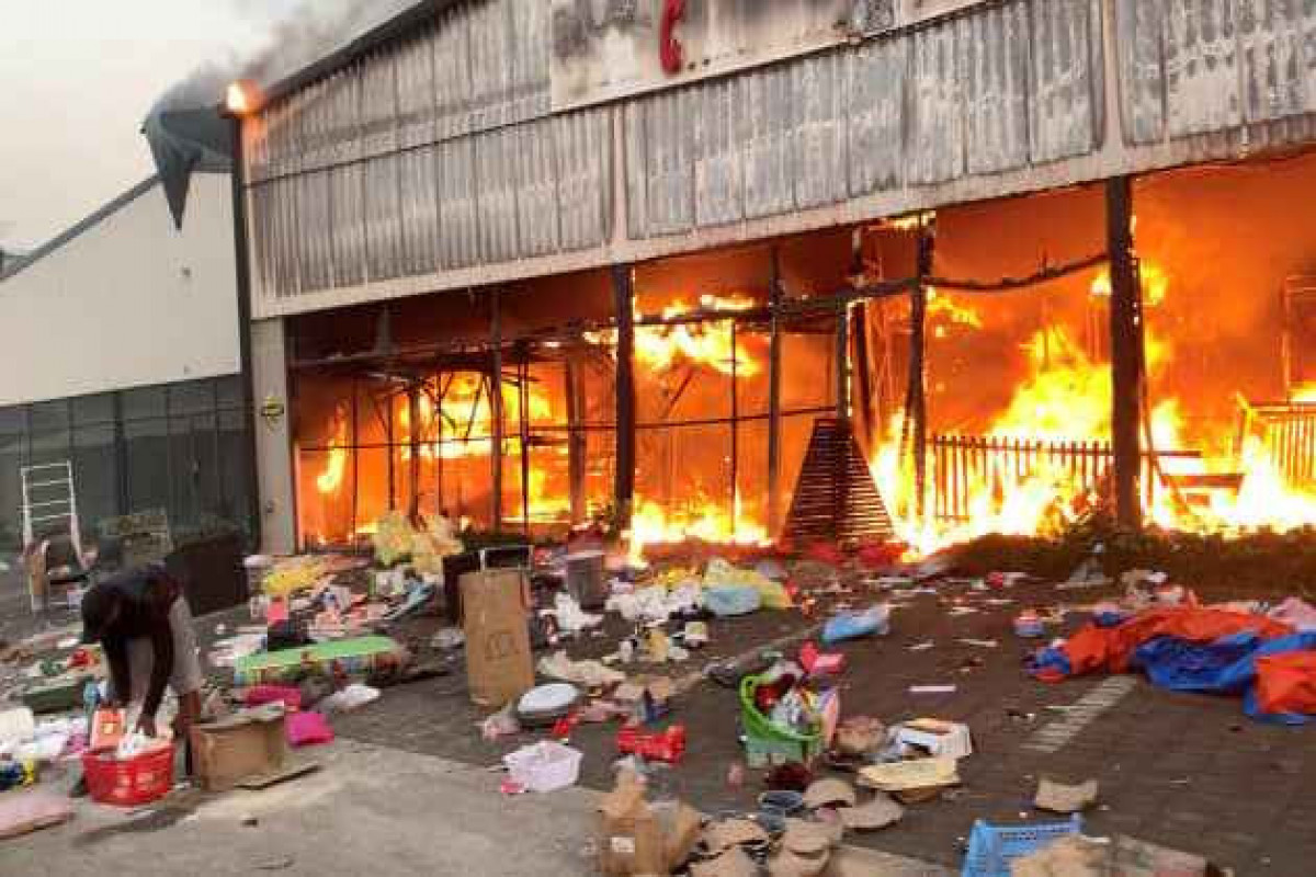South Africa’s currency slides amid fatal riots following Zuma arrest