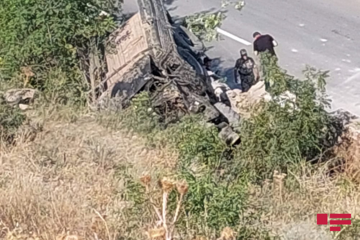 15 Azerbaijani servicemen injured as car crashes
