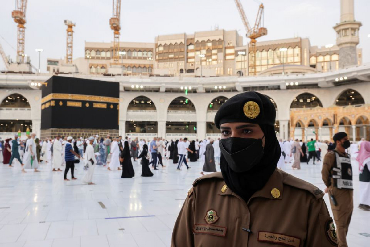 For the first time, Saudi women stand guard in Mecca during haj