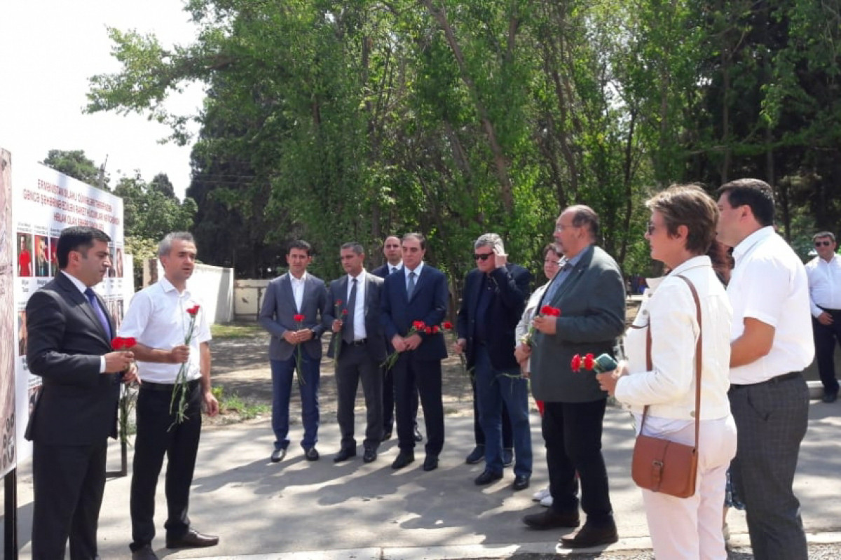 Members of French National Assembly visit the area in Ganja shelled by Armenia-PHOTO 