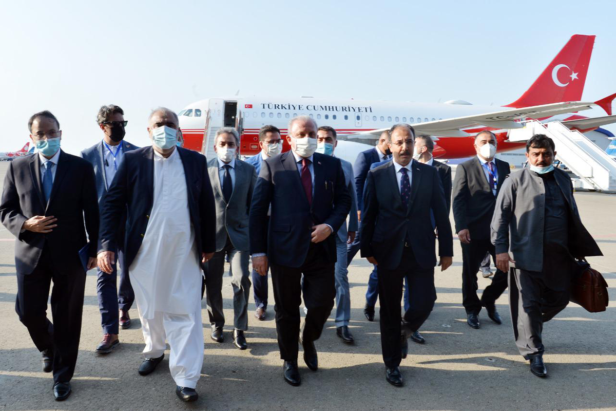 Turkish and Pakistani parliamentary speakers arrive in Azerbaijan