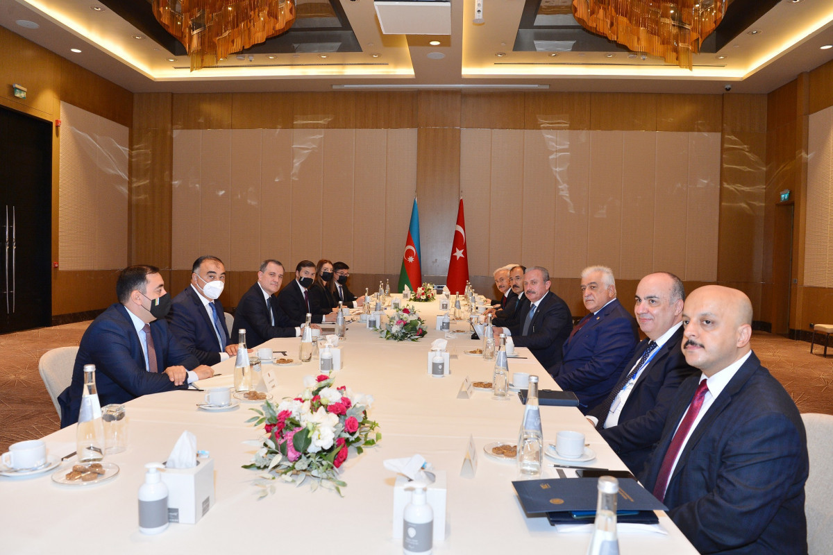 Jeyhun Bayramov met with the delegation lead by chairman of the Turkish Grand National Assembly Mustafa Shentop