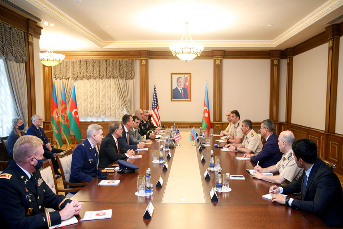 Meeting of Azerbaijani Defense Minister with delegation of US state of Oklahoma