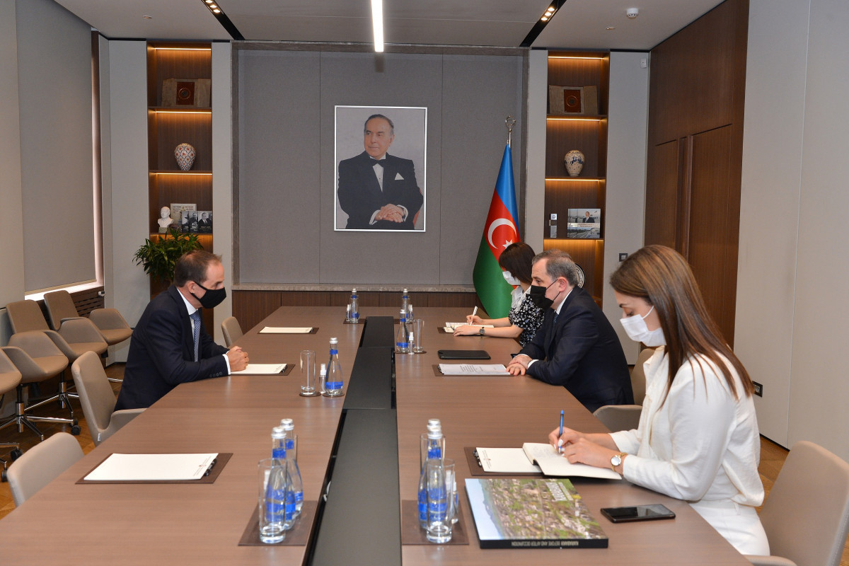 Azerbaijani FM meets with the head of the UNICEF Office in Azerbaijan