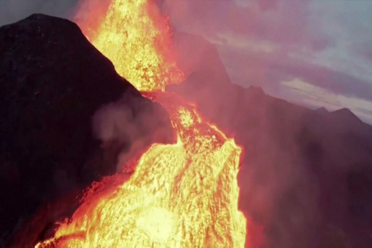 Drone crashes into erupting Icelandic volcano-VIDEO 
