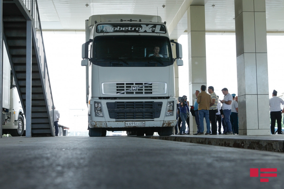 At Samur checkpoint, more than 1500 trucks waiting in line to cross into Russia