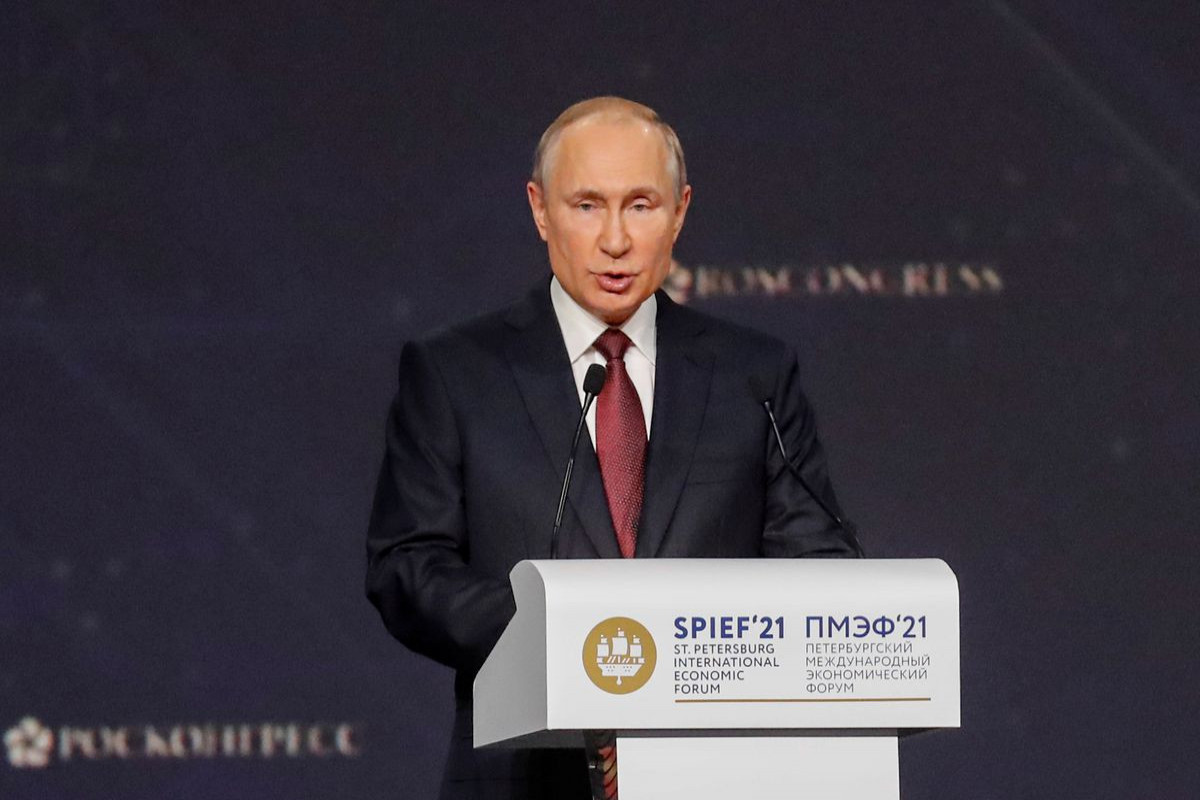 Putin plans to offer vaccinations to visiting foreigners for a fee