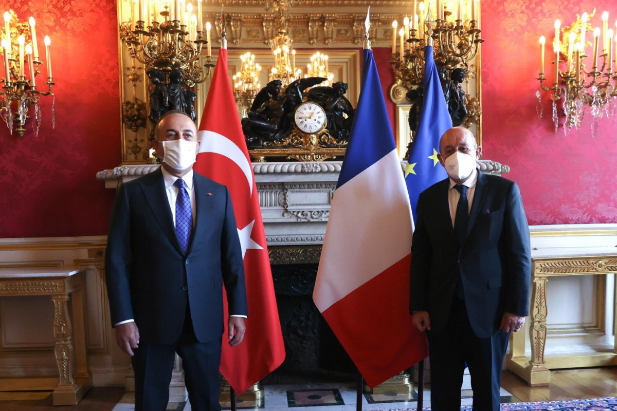Turkish, French top diplomats meet to improve ties