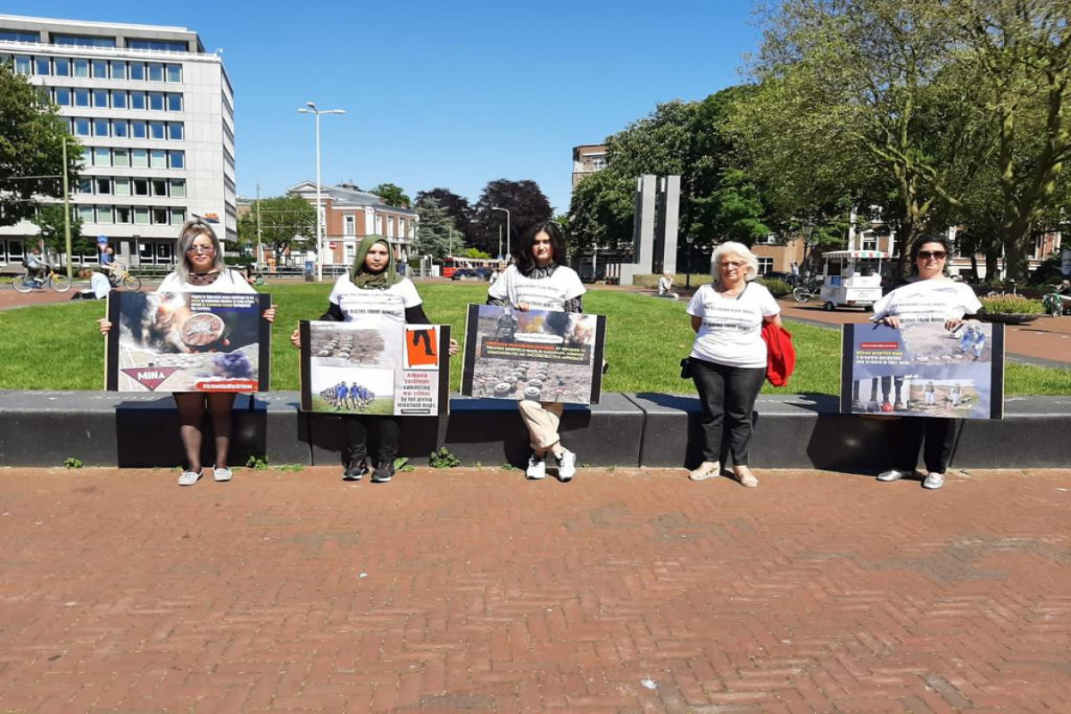 Protest rally held in the Hague with requirement of "Stop mine deaths!"