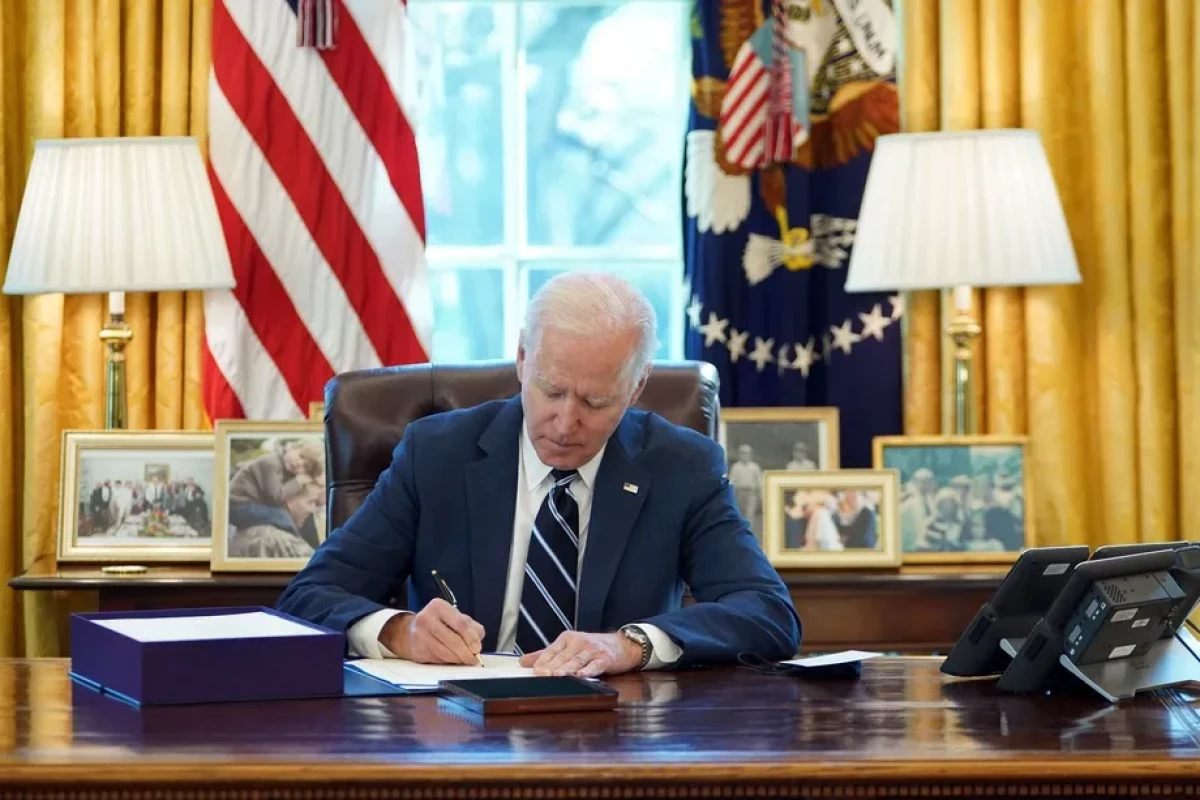 Biden revokes Trump bans on TikTok and WeChat