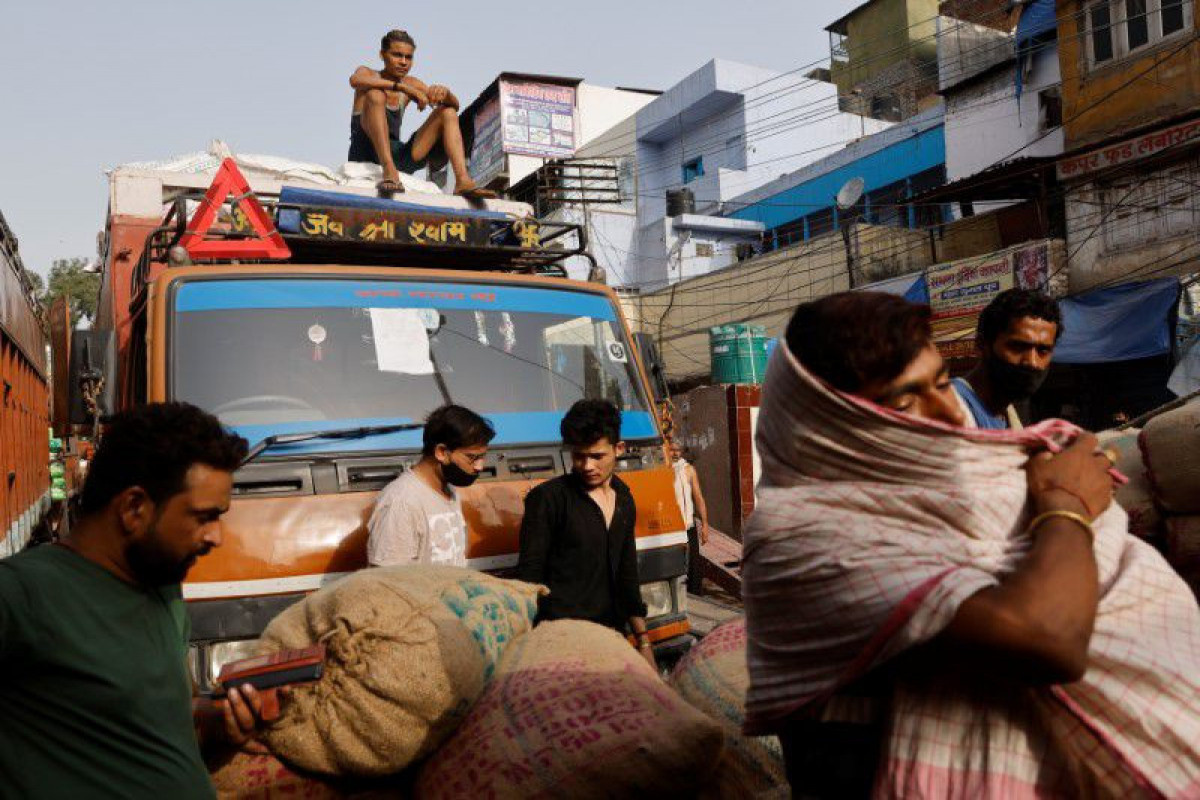 India reports 60,471 new COVID-19 cases, 2,726 deaths