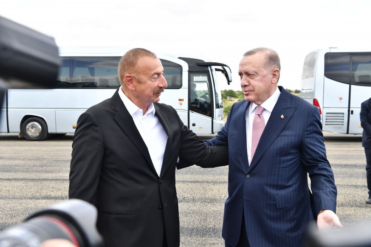 Azerbaijani, Turkish presidents hold one-on-one meeting