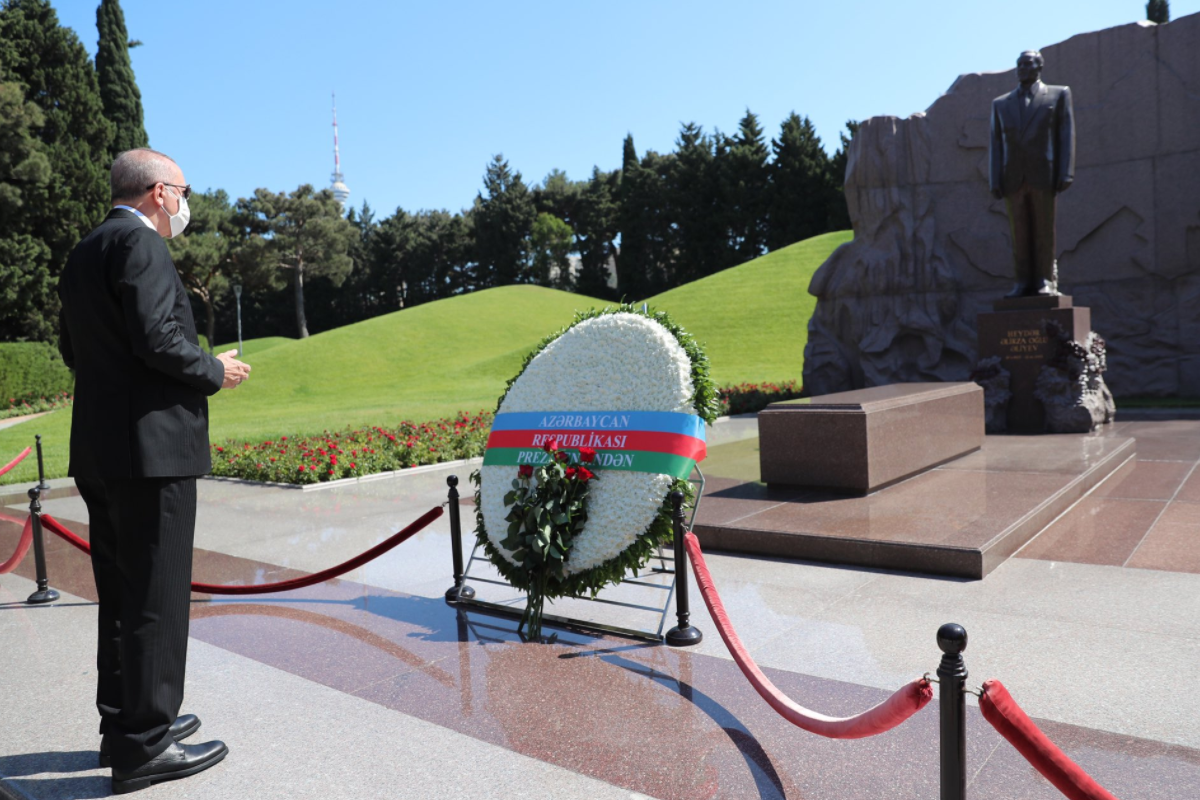 Erdogan visited the grave of Heydar Aliyev