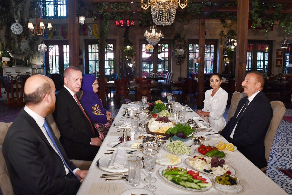 Dinner hosted on behalf of President Ilham Aliyev and First Lady Mehriban Aliyeva in honor of President Recep Tayyip Erdogan and his wife Emine Erdogan