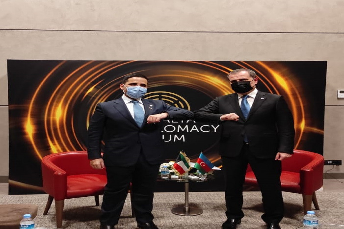 Jeyhun Bayramov meets with Kuwait's FM