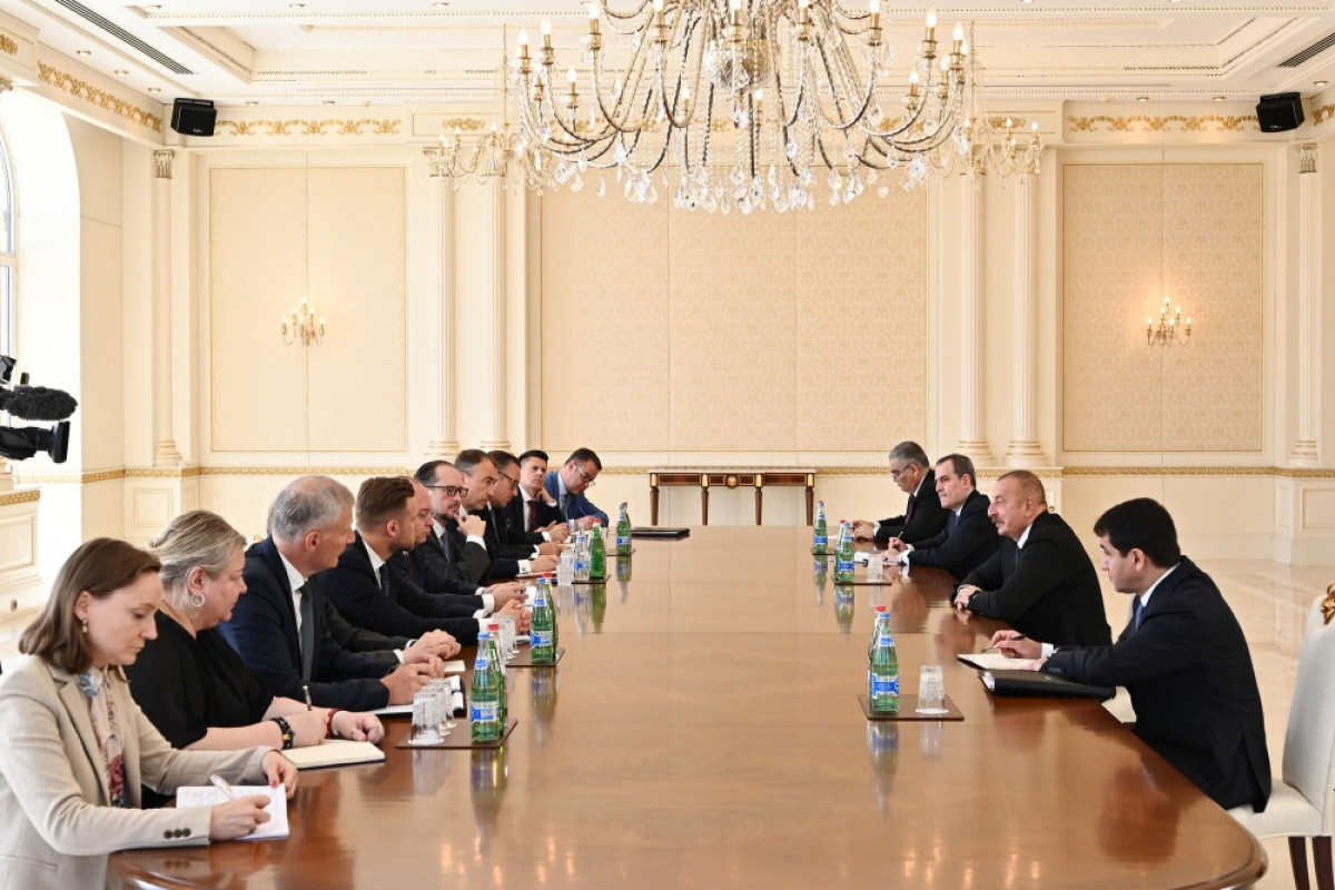 President Ilham Aliyev receives Romanian, Austrian, Lithuanian FMs and EU delegation-UPDATED 
