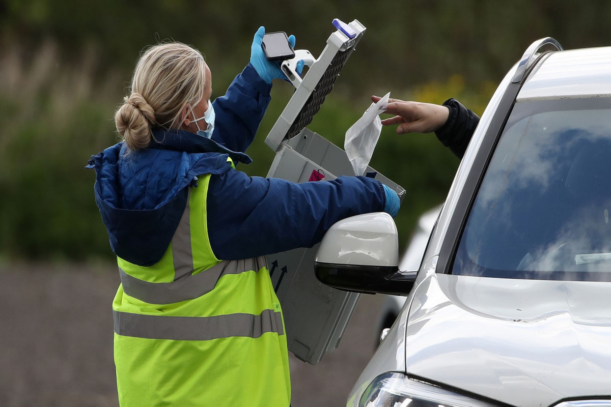 UK reports another 14,876 coronavirus cases