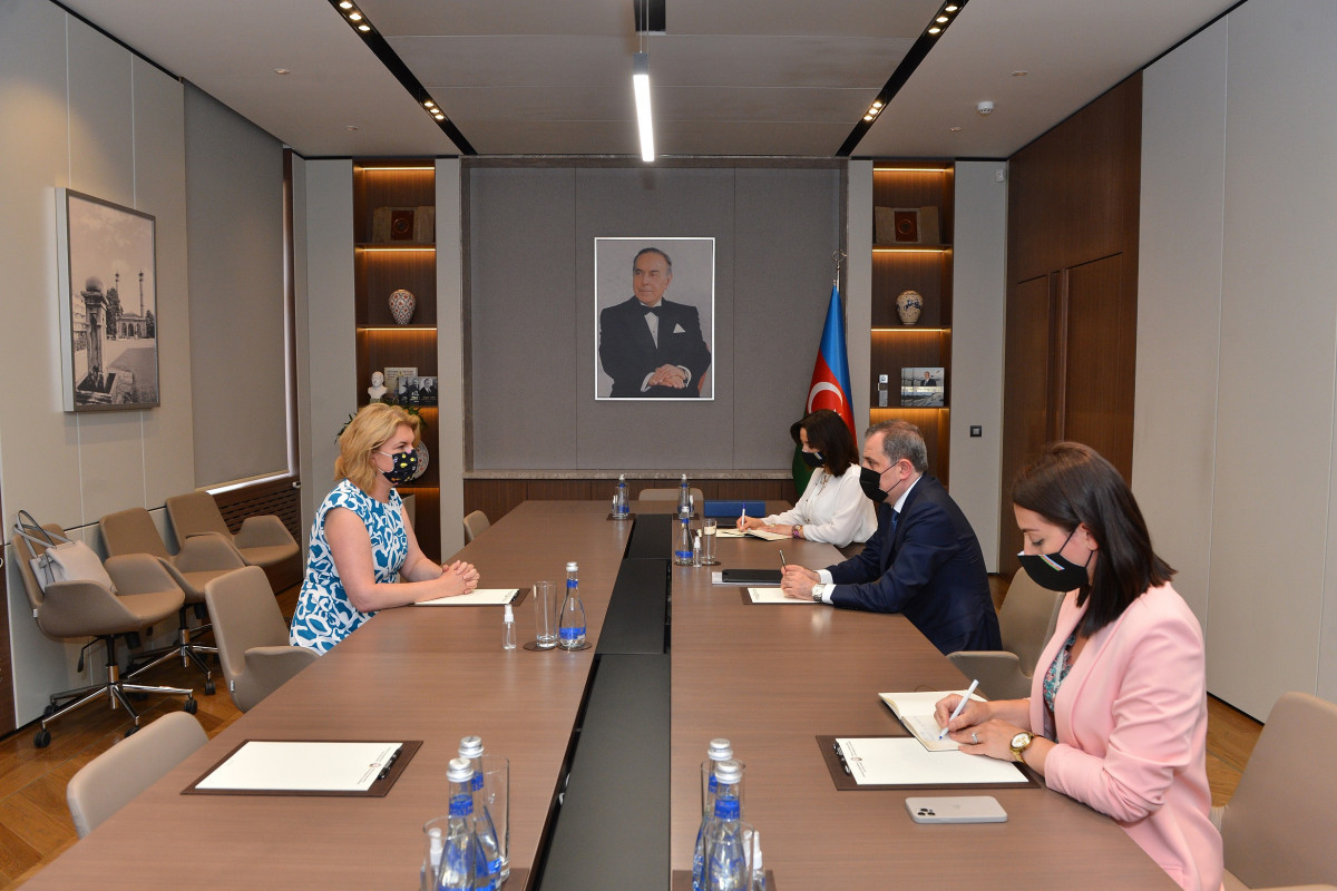Jeyhun Bayramov received Ivana Duarte