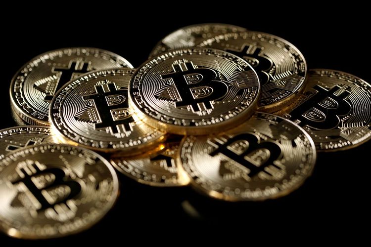 Bitcoin falls 5.84% to $43,418