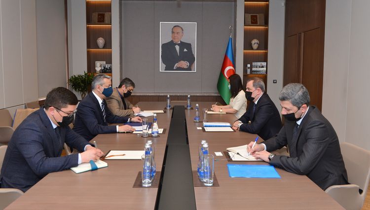Azerbaijani FM meets with Uzbek ambassador
