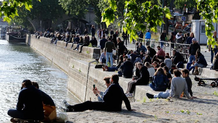 France eyes possible easing of COVID restrictions from mid-April