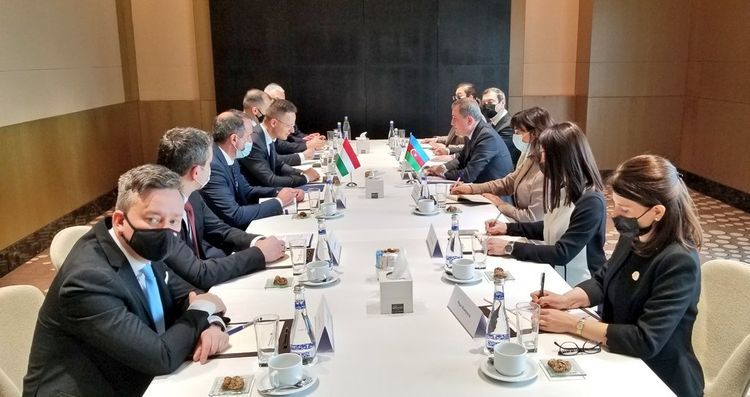 Meeting of Azerbaijani and Hungarian FMs held