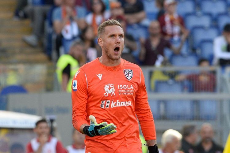 Everton player Robin Olsen 'robbed by machete thugs' in his home with young family