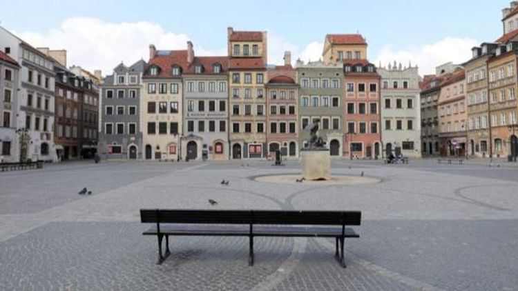 Poland heads for lockdown with cases up 38% in a week