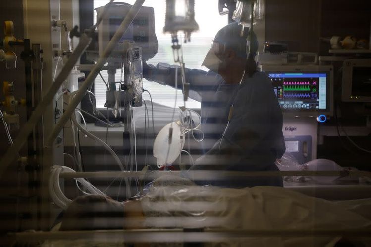 France sees further rise in coronavirus patients in intensive care