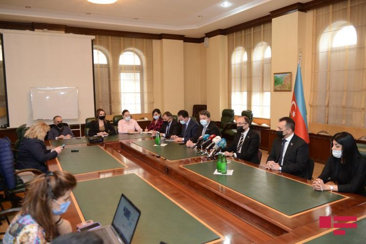 Round table on “war and genocide crimes in context of international law” held