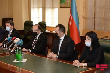 Round table on “war and genocide crimes in context of international law” held