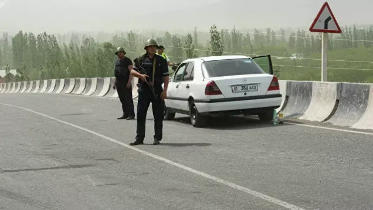  Kyrgyz Border Service: Tajik troops open fire into houses of Kyrgyz citizens 
