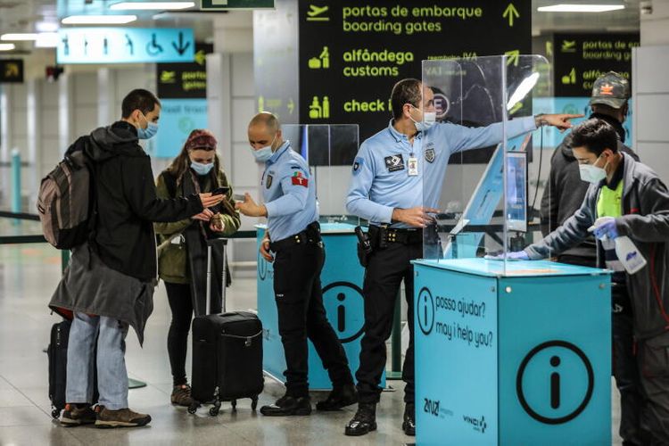 Portugal extends COVID-19 air travel curbs until mid-May