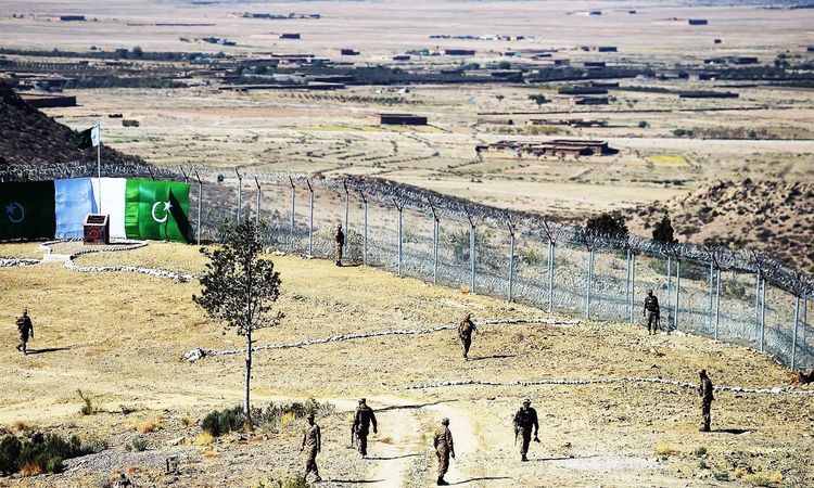 Pakistan says 4 soldiers killed in ambush by Afghan militants along border