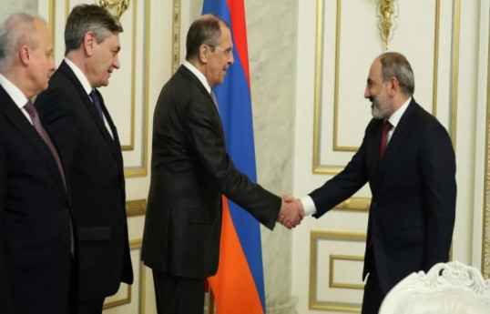 Russian FM Sergey Lavrov and Armenian Prime Minister Nikol Pashinyan