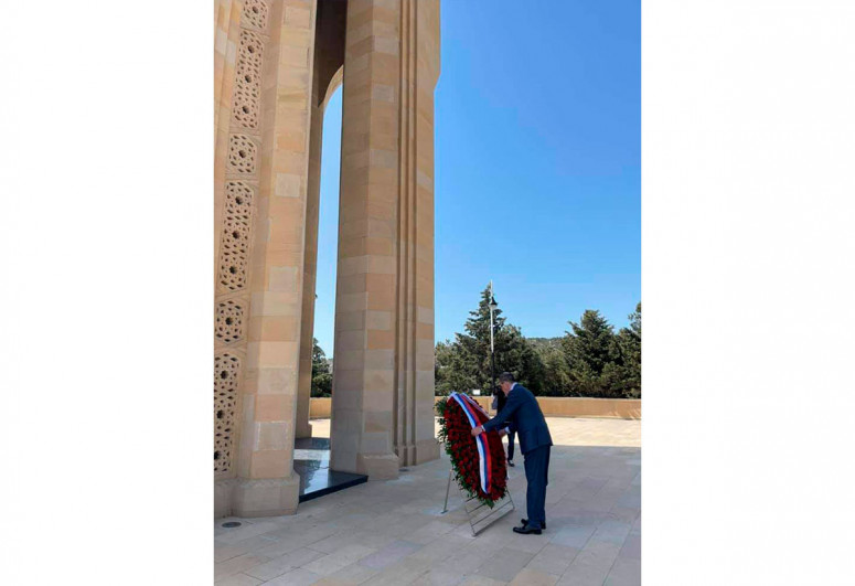 Lavrov visited Alley of Honor and Alley of Martyrs in Baku-PHOTO 