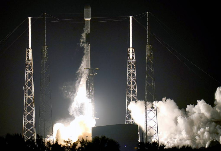 SpaceX launches rocket with 54 satellites