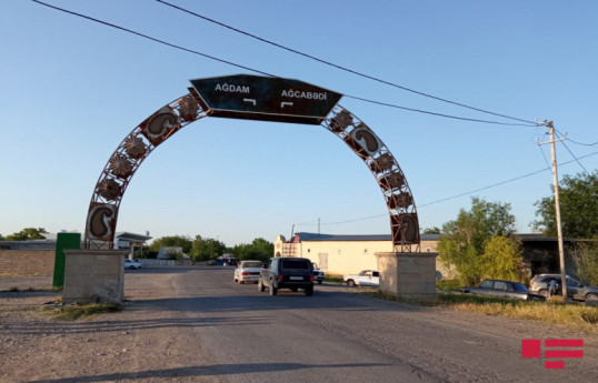 2 killed, 3 injured as car crash into tree in Azerbaijan