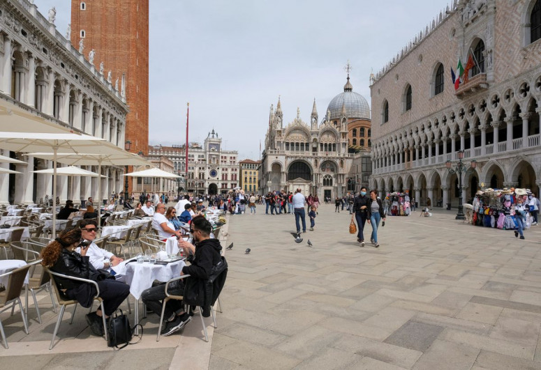 Italy shortens COVID curfew, eases other restrictions -sources